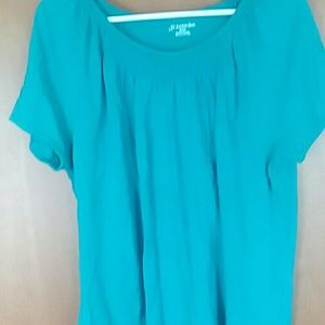 A St. John' s Bay xl tshirt with shirred neckline.